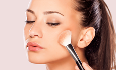 Mẹo trang điểm không bóng nhờn cho nữ văn phòng mùa nồm ẩm