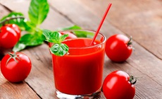 Uống một ly nước ép cà chua mỗi ngày có giúp hạ huyết áp?