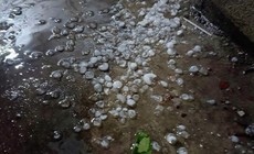 Đêm nay có thể xuất hiện mưa đá, dông lốc, người dân cần chuẩn bị gì giảm thiểu thiệt hại?