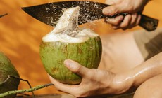 Thời điểm 'vàng' uống nước dừa làm đẹp da