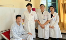 Nội soi gắp 3 bàn chải đánh răng trong bụng nam thanh niên