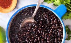 Uống nước đậu đen rang mỗi ngày có giảm mỡ?