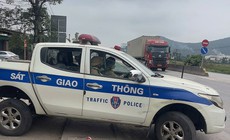 CSGT mở đường đưa bé co giật, tím tái đi cấp cứu kịp thời