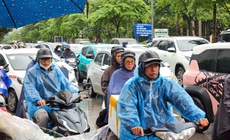 Miền Bắc mưa dông, miền Trung nắng nóng gay gắt