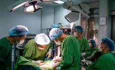 Đau bụng kéo dài bệnh nhân được phát hiện mắc cùng lúc 2 ung thư nguyên phát