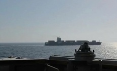 Mỹ bắn hỏng tàu hàng Iran: Quy trình phong tỏa được thực thi ra sao?