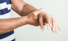 Cách làm chậm tiến triển bệnh Parkinson không dùng thuốc
