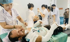 Bị bỏng vì thui thịt chó bằng bình gas, hai người đàn ông lại lấy xăng chữa vết thương