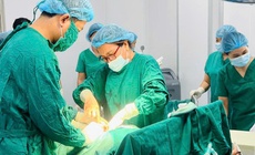 'Báo động đỏ' cứu mẹ con sản phụ rau bong non