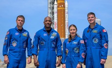 Phi hành gia Artemis II đối mặt những rủi ro sức khỏe gì khi bay quanh Mặt Trăng?