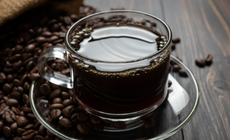 Có nên uống cà phê thay bữa sáng để giảm cân?