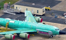 Trinh sát cơ RC-135 bị lột lớp ngụy trang hé lộ toàn bộ bí mật công nghệ Mỹ