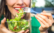 4 thói quen ăn uống đơn giản nhưng lại giúp bạn kiểm soát cân nặng