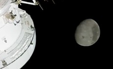 Phi hành đoàn Artemis II choáng ngợp trước khung cảnh từ không gian bên kia Mặt Trăng