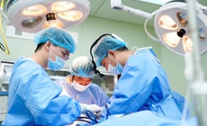 Ca phẫu thuật phức tạp cắt u ác tính cho bệnh nhân 14 tuổi