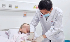 Cứu nữ du khách Latvia khỏi nguy kịch, phát hiện ung thư đại tràng từ ca thủng ruột