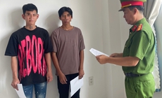Người phụ nữ bị nhóm thiếu niên ném bom xăng vào nhà