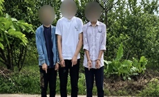 Bắt 4 thiếu niên chặn đường cướp xe máy trong đêm ở Hà Nội