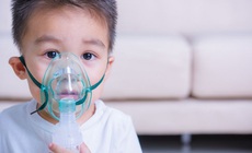 Chăm sóc trẻ bị viêm phế quản đúng cách giúp nhanh hồi phục