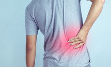 Đau lưng kéo dài, cảnh giác với trượt đốt sống thắt lưng