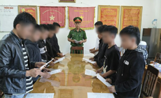 Khởi tố 10 đối tượng ép nạn nhân xuống cống rồi đánh dù nạn nhân đã xin lỗi