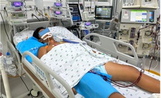 Đá bóng dưới trời nắng, bé trai sốc nhiệt biến chứng huỷ cơ, suy đa cơ quan