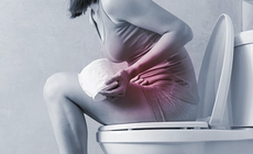 Vì sao phụ nữ mãn kinh dễ bị táo bón?