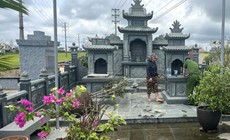 Gã đàn ông mắc bệnh tâm thần đập phá nhiều ngôi mộ ở nghĩa trang