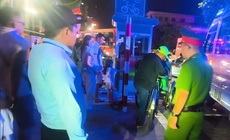 Xử lý tình trạng chèo kéo khách, bán hàng rong tại bến thuyền trung tâm ở Huế