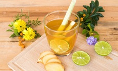 Người bệnh trào ngược dạ dày có nên uống chanh mật ong không?