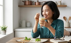 5 lý do phụ nữ tuổi 40 nên uống sữa đậu nành để trẻ hoá da