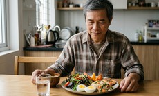 Người bị mỡ máu cao có cần kiêng trứng gà? Cách ăn trứng không làm tăng cholesterol