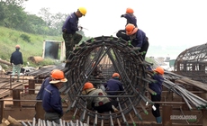 Cận cảnh công trường cầu Vân Phúc chạy đua trước mùa lũ sông Hồng