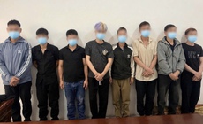 Bắt quả tang 8 người đang đánh 'liêng' ở nơi tổ chức hiếu lễ 