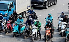 Hà Nội: Số lượng xe xăng 'áp đảo', chuyển đổi xe điện còn nhiều rào cản