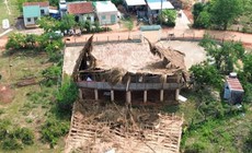 Mưa dông lại làm tốc mái hàng trăm ngôi nhà và hơn 400ha hoa màu bị thiệt hại