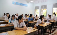 Hơn 500 thí sinh vắng thi môn Ngữ văn tại TPHCM, một thí sinh phải nhập viện cấp cứu