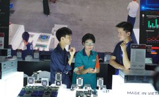 Du khách hào hứng trải nghiệm công nghệ số của ngành công an tại TP Hồ Chí Minh