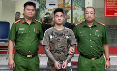 Hà Nội: Nam thanh niên cầm điếu cày đánh người giữa phố bị bắt