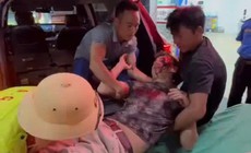CSGT Nghệ An kịp thời mở đường đưa nam thanh niên chấn thương nặng đi cấp cứu trong đêm