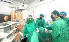 Đau lưng, tiểu buốt, bé trai 8 tuổi được phát hiện mắc bệnh ít gặp