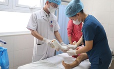 Cột tường đổ, kính vỡ... và những ca tai nạn rùng mình của trẻ nhỏ trong mùa hè
