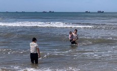 Nam sinh ở Quảng Trị lao ra biển cứu bé gái bị sóng cuốn