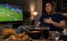 4 kiểu ăn sau 23h dễ bị trào ngược dạ dày?