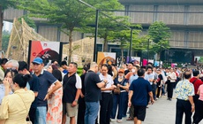 Xếp hàng dài nhận vé vào xem Quy hoạch tổng thể Thủ đô tầm nhìn 100 năm, người dân mong tận mắt thấy tương lai của Hà Nội