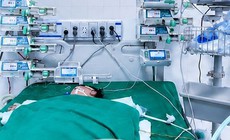 Cứu sống bé trai 23 tháng tuổi mắc tay chân miệng với nhiều biến chứng thần kinh, hô hấp và tuần hoàn