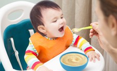 Có nên cho trẻ em ăn mì chính?