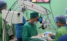 Mắt đỏ ngầu sau khi uống rượu bia, dấu hiệu cảnh báo nguy hiểm
