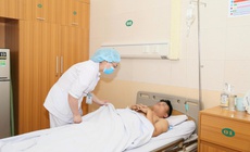 Xe tải lùi chèn qua người, nam bệnh nhân thoát cửa tử dù vỡ thận, gãy khung chậu