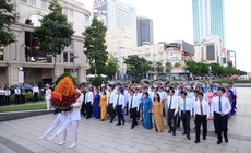Lãnh đạo TPHCM dâng hoa tưởng nhớ Chủ tịch Hồ Chí Minh